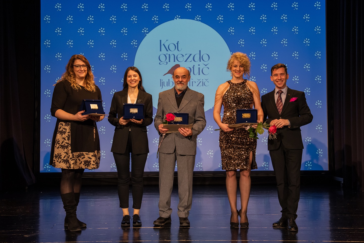 Kurnikovi nagrajenci Kristina Lindav, Pija Mejač, Milan Malovrh in dr. Metka Knific Zaletelj ter predsednik ZKO Tržič David Ahačič. (fotografije: Sergej Radosavac)